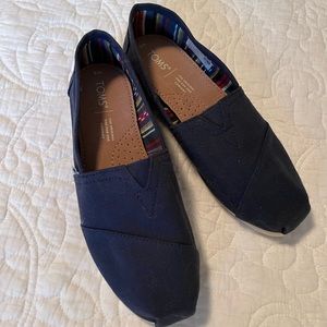 Navy TOMS Size 6 US. Never wore.